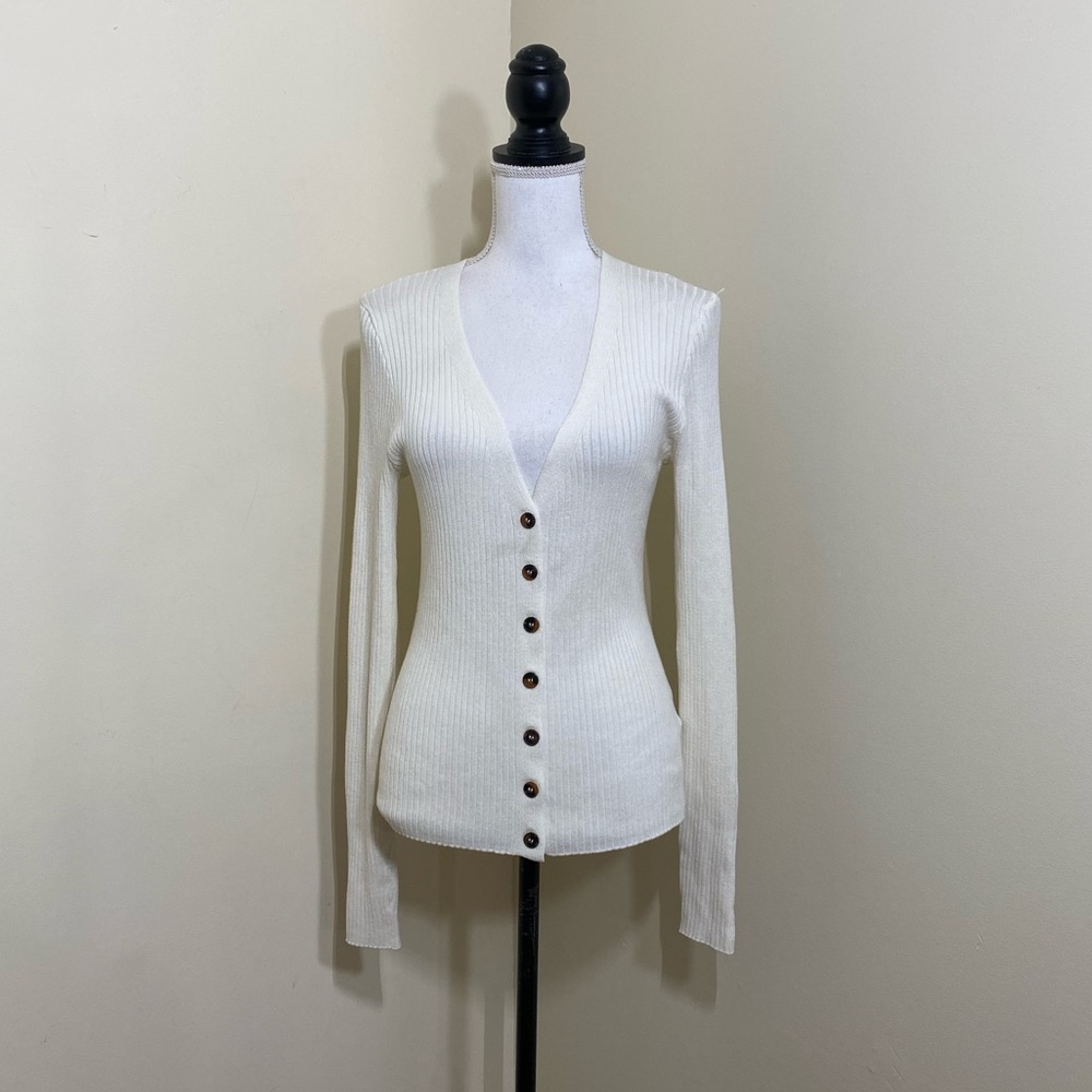 Forever 21 || woman’s cream cardigan size Large fits like a medium